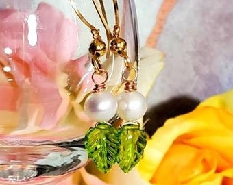 Green Peridot Pearl Earrings, Peridot Leaf and Pearl Earring, Peridot Leaves, August Birthstone ,Bridal, Wedding, Gift for Her,Woman's Gift