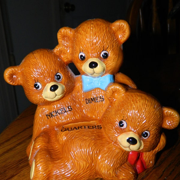 Vintage 3 Brown Bear Ceramic Bank. 3 Figurines d'ours fun for Kids to Save Their Nickels, Dimes et Quarters. Décoration de chambre d'enfants