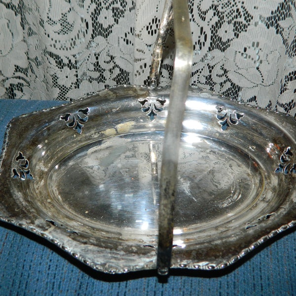 Silver Plate Candy Dish w/Movable Handle. Silver Plate Dish to Use as a Serving Dish For the Holidays or a Wedding