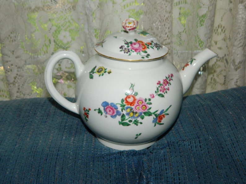 Pink /& Purple Teapot A Nice and Small Pot to Make and Enjoy Your Favorite Tea in. A Vintage White Floral Orange