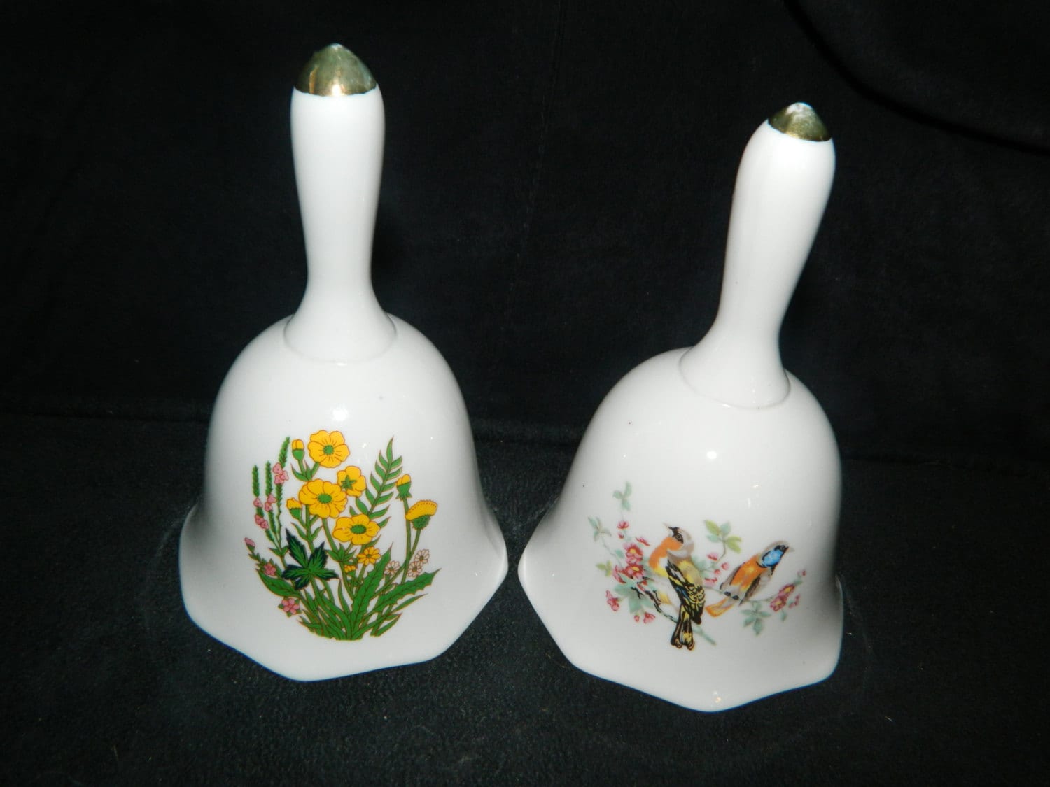 Una pájaro campana y una campana Floral con consejos de oro de la manija ~ 2 campanas para su colección Bell ~ campanas brillantes agradables ~ campan