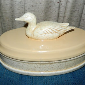 Vintage Long Oval 2 Piece Duck Decor Bowl w/Lid. A Ceramic Beige & White Dish w/a Duck As The Handle. Nice Trinket Bowl