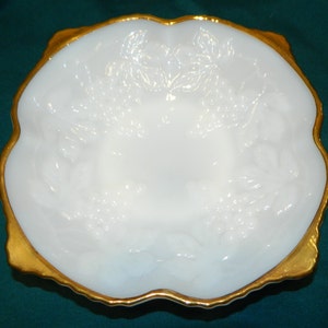 A Decorative~Milk Glass Pedastal Serving Dish, w/ Grapes & Grape Leaves on the inside, Highlights of Gold on the Handles