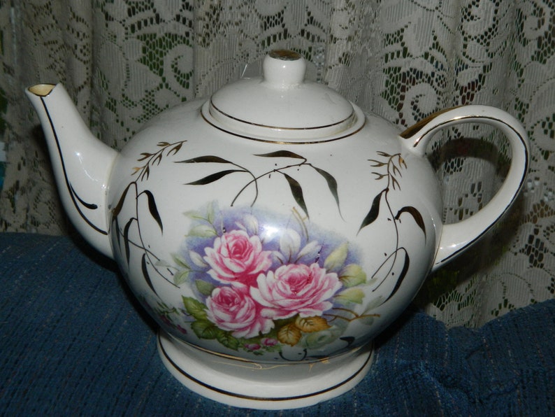 Vintage Musical Tea Pot~Wind it Up /& Listen to The Music Play Tea For Two A Teapot to Make Your Favorite Tea~A Nice Floral Pot To Display~