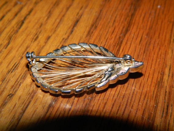 Gold Tone Leaf~Sea Shell Shaped Pin Great to Wear… - image 5