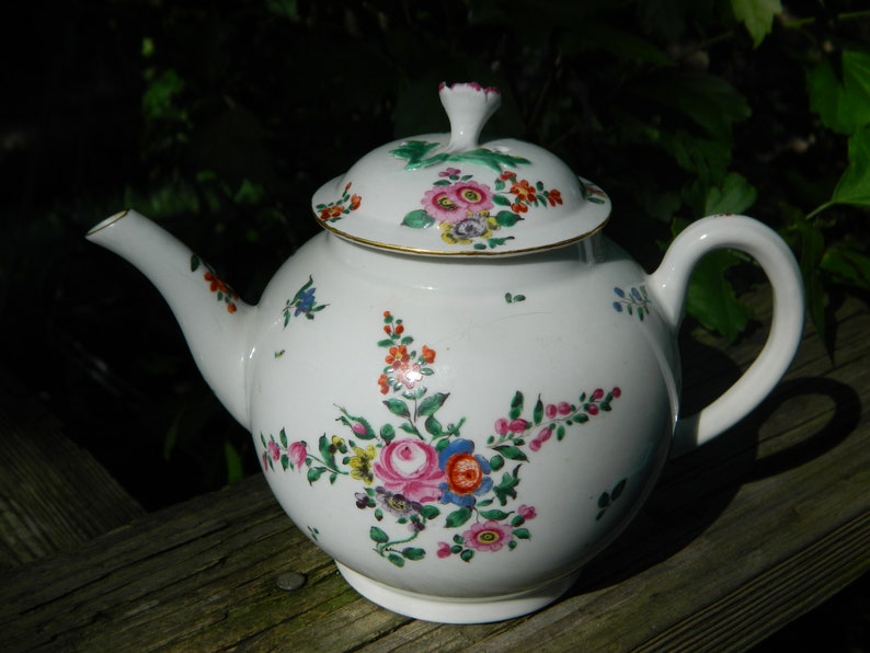 Pink /& Purple Teapot A Nice and Small Pot to Make and Enjoy Your Favorite Tea in. A Vintage White Floral Orange