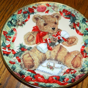 Franklin Mint Heirloom Recommendation &quot;Teddy&#39;s First Christmas&quot;  Fine Porcelain Plate.  Plate No. X6353 By Sarah Bengry. A Limited Edition