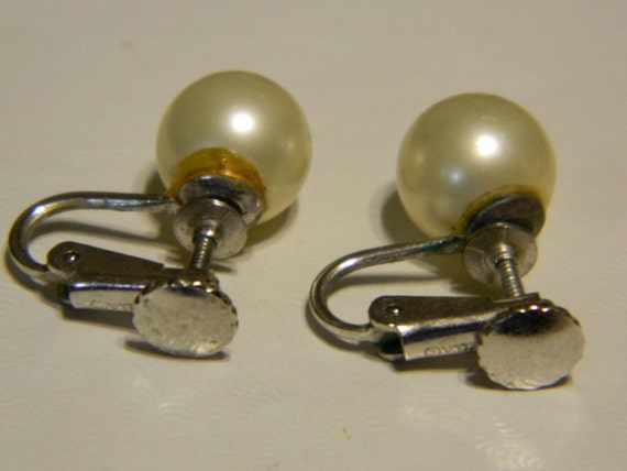 Vintage Screw On Pearl Earrings~A Nice Set or Pai… - image 4