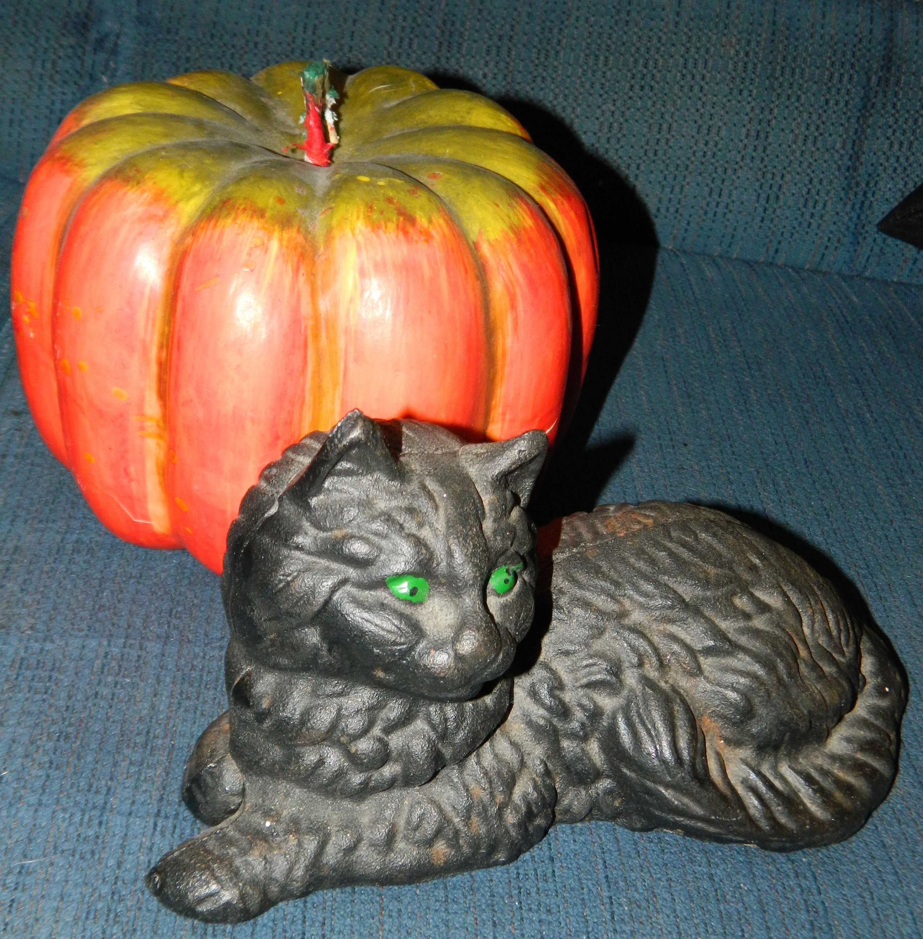 large black cat statue