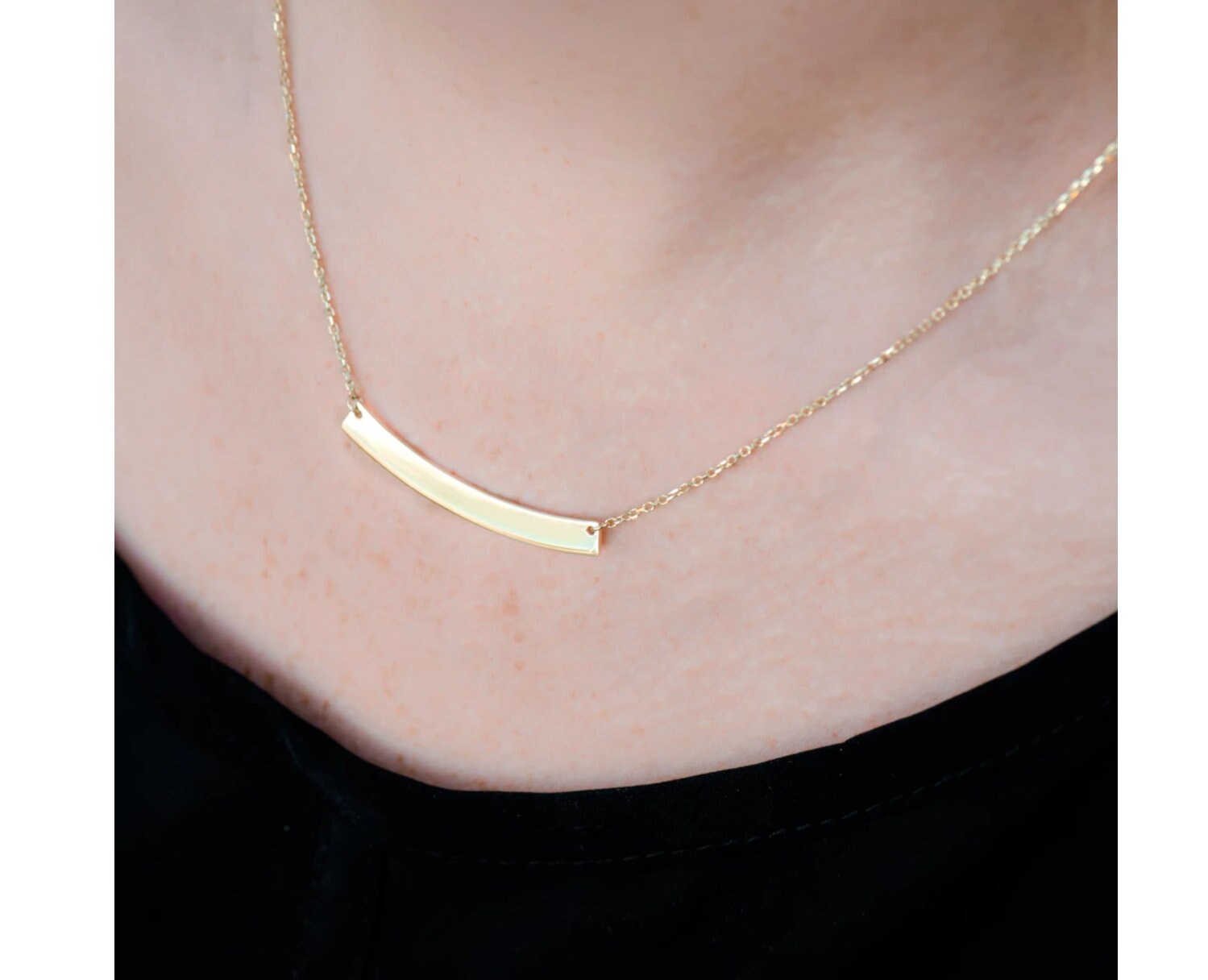 Gold curved cheap bar necklace