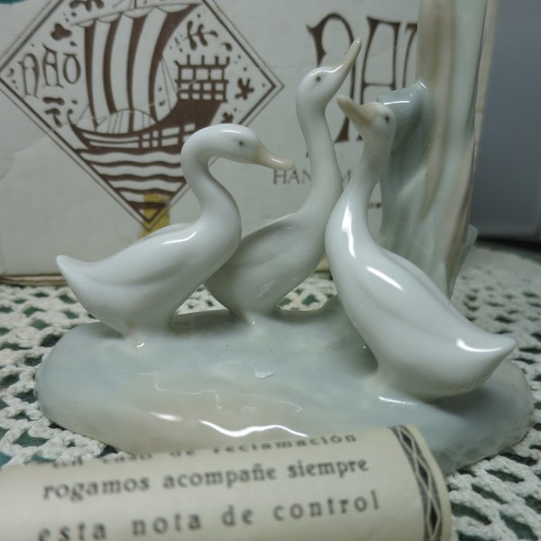 Vintage NAO LLADRO Duck Figurine with 3 ducks Porcelain made in Spain