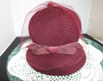 Vintage Henry Pollak Peachfelt Cloche Hat with netting Veil and Hat Box Plum Purple color Union Made