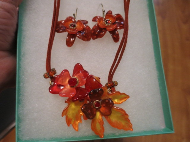 Lalo Flower Necklace and Earrings Resin Art Orange Red Suede