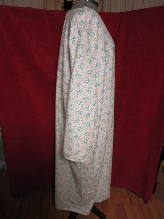 Vintage Union Made Cotton Flannel Nightgown Flora… - image 3