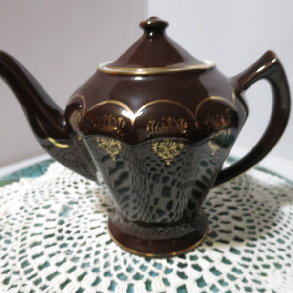 Vintage Hall Albany Teapot Circa 1930s Brown with Elegant Gold Trim white inside 6 Cup