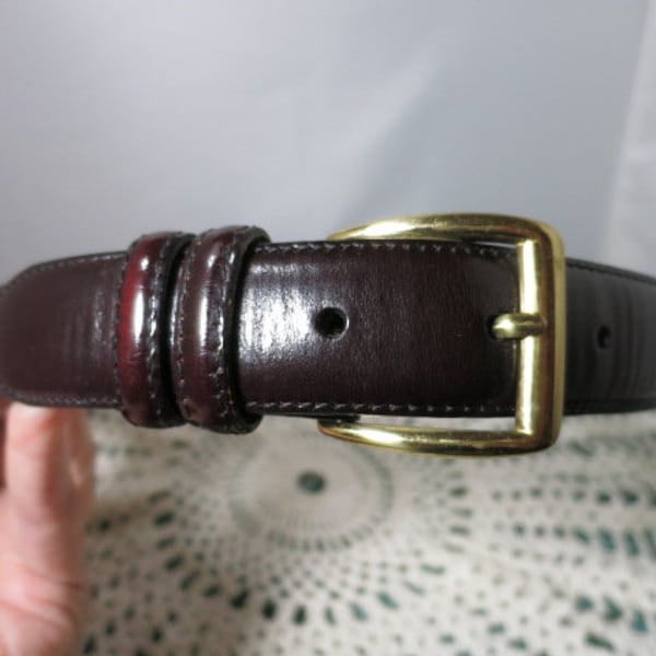 Mens Vintage Dark Brown Leather Belt Made in America 32/80 This is a reddish brown leather very nice color