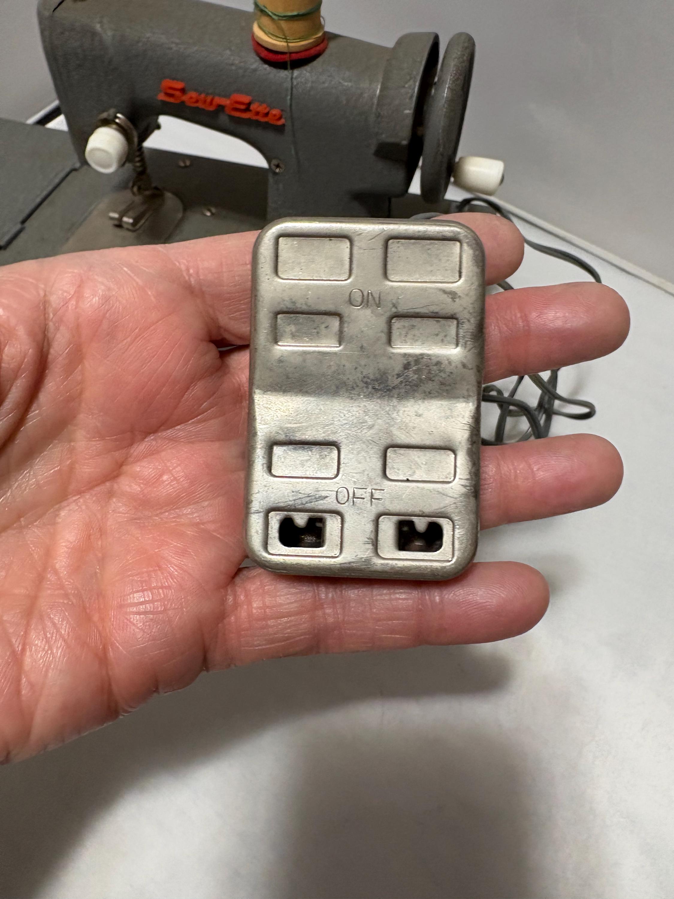その他 handmade e Sew Ette Battery Operated Toy Sewing Machine Metal Made in Japan