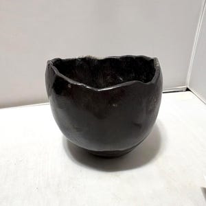 Vaso in ceramica tornita a mano, firmato, piccolo, nero