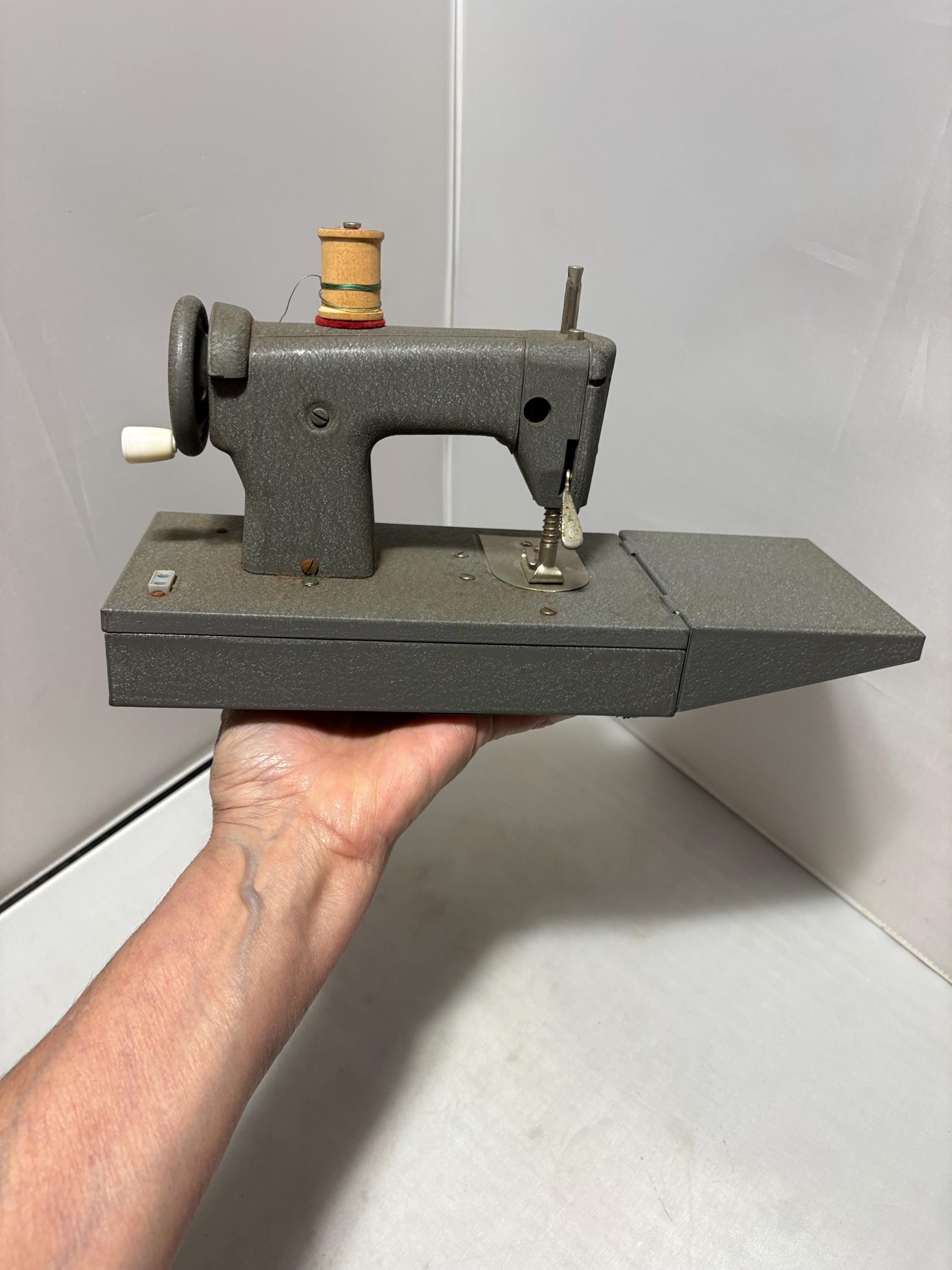 Sew Ette Battery Operated Toy Sewing Machine Metal Made in Japan
