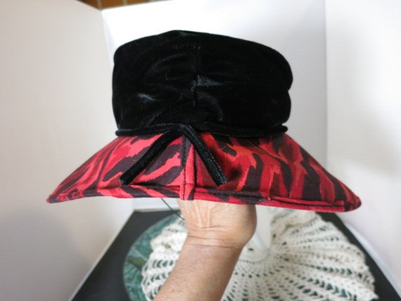 Vintage Women's Bucket wide Brim Hat Black Velvet… - image 8