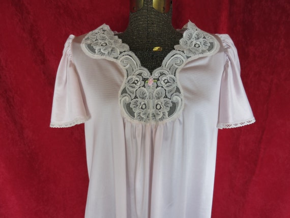 Vanity Fair Vanity Fair Nightgown Pink With White Floral Lace Size M Medium Vintage 1960s Etsy UK