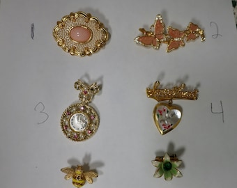 Vintage brochespeld: nepparel, vlinder, zakhorloge, bij, Oostenrijkse bloem