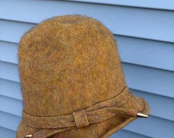 Vintage Laura Ashley Black Wool Cloche Hat With Black Velvet  display picture 3
