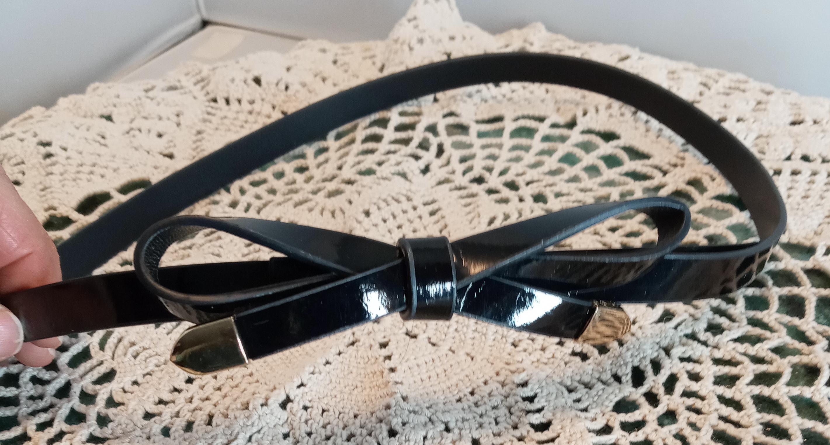 Vintage 80s Abbé Creation Genuine Black Patent Leather Bow Belt Small (26”-27”) Vintage 80s Black Patent Leather Belt: Women main image 2
