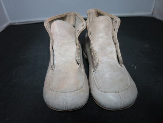 Vintage Buster Brown Baby White Leather Walking S… - image 1