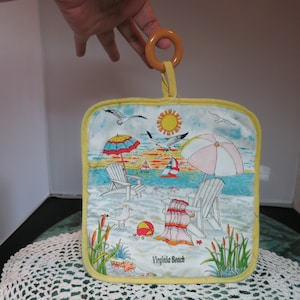 Vintage Virginia Beach Pot Holder with Melamine Loop Hanger Fantastic Souvenir