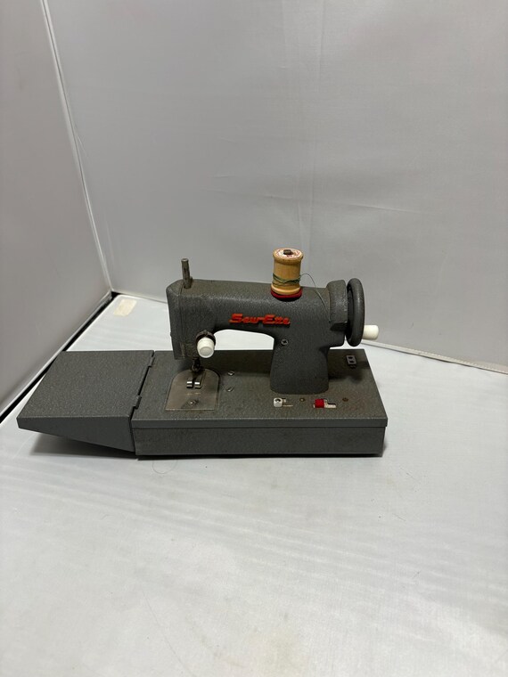 Sew Ette Battery Operated Toy Sewing Machine Metal Made in Japan