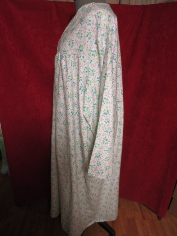 Vintage Union Made Cotton Flannel Nightgown Flora… - image 8