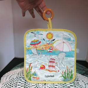 Vintage Virginia Beach Pot Holder with Melamine Loop Hanger Fantastic Souvenir