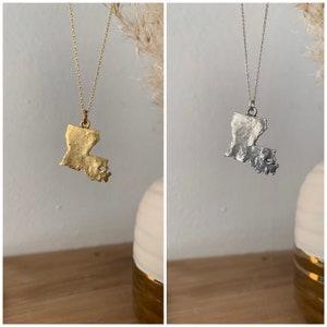 Silver Colored Chain State LA LOUISIANA Cutout Rectangle Shape Pendant  Necklace