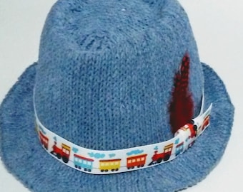 Fedora hoed, kinderhoedje, kinderzomerhoedje, treinhoedje, uniek babycadeau, babyhoedje, babyfotorekwisiet, fotorekwisiet pasgeboren, kraamcadeau