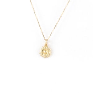 Solid Gold Daisy Necklace, Floral Design, Gold Flower Charm, Daisy Pendant, Flower Pendant, Girly Look, Birthday Gift, Summer Look,14K