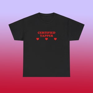 Camiseta de algodón pesado unisex Yapper certificada Y2K Camiseta icónica divertida de It Girl Meme Sassy Edgy Yapping Caotic Party Bar Frat Club Cute Top Gift