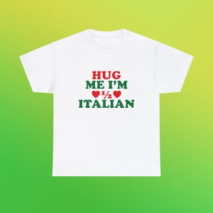 Abrace-me, sou meio italiano, cidade de Nova York, Little Italy, canal Mulberry Street, engraçado, irônico, meme, unissex, camiseta de algodão pesado