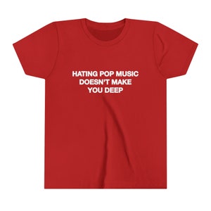 Hating Pop Music Doesn't Make You Deep Baby Tee Short Sleeve Crop Top Y2K Iconic Funny It Girl Meme Phrase Shirt Sassy Sarcastic Cute Gift zdjęcie 7