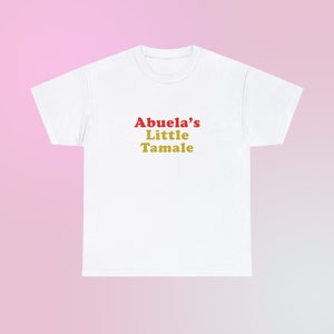 Abuela's Little Tamale Camiseta unissex de algodão pesado Herança Hispânica Família Latina Engraçado Bonito Paródia Presente Almôndega Camisa da cidade de Nova York
