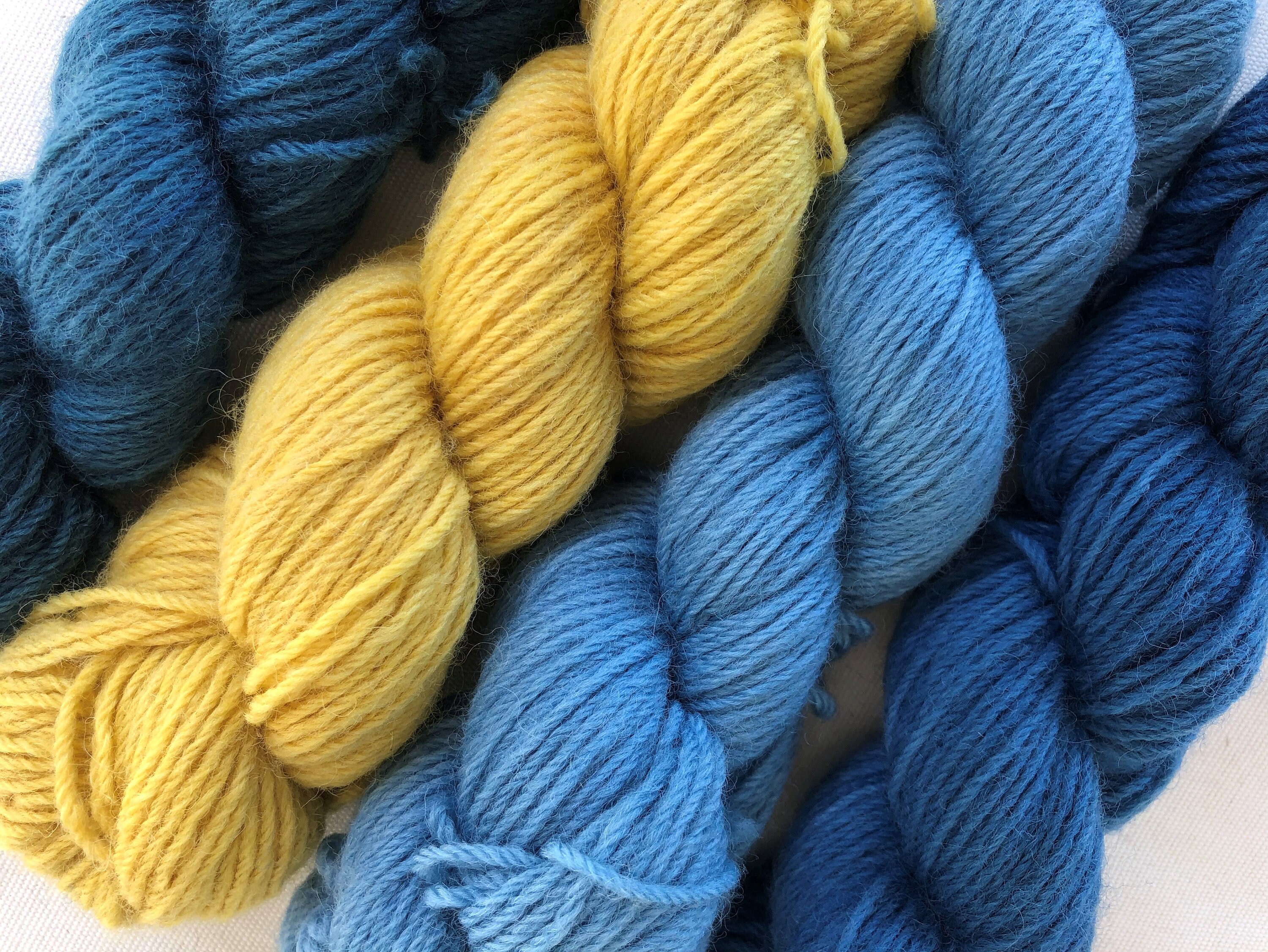 100% sheep wool dyed with natural dye perfect for faire isle | Etsy