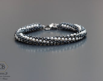 Bracelet tissé rond pour Femme. Perles rondes cristal blanc et Rocailles Miyuki hématite. Fermoir acier inoxydable