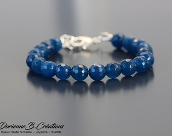 Blue tinted agate bracelet for woman. Faceted beads. Silver clasp