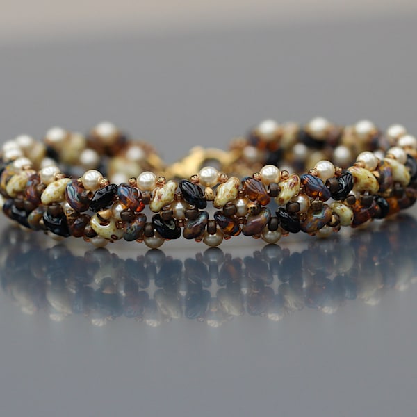 Bracelet beige et brun en Perles pour Femme. Apprêts finition or