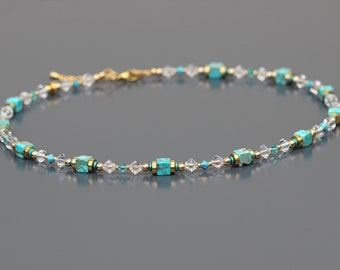 Collier Jaspe impérial turquoise pour femme. Cubes, Perles cristal et Heishi inox doré. Fermoir inox doré.