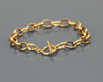 Gold-plated stainless steel chain bracelet for women. Oval links and T clasp.