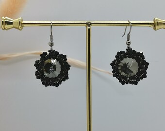 Boucles d’oreilles noires hypoallergéniques pour Femme. Cabochon cristal taillé et rocailles Miyuki