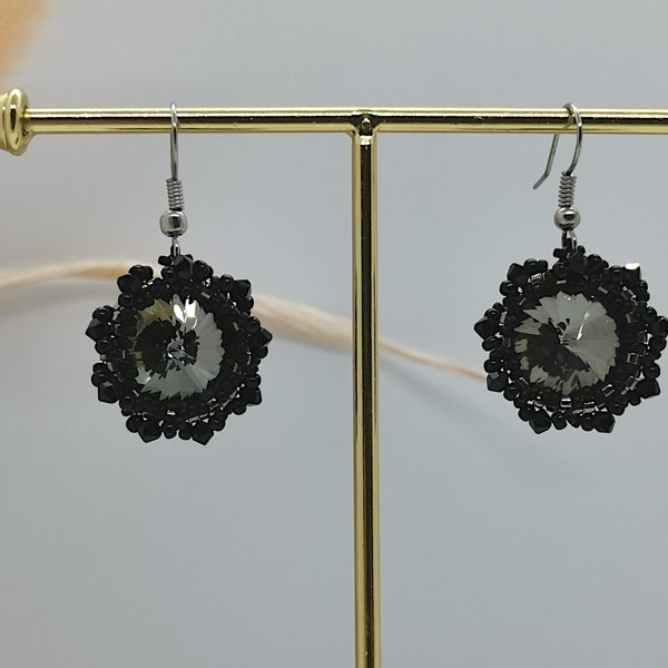 Boucles d’oreilles noires hypoallergéniques pour Femme. Cabochon cristal taillé et rocailles Miyuki