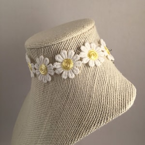 Embroidered daisy choker necklace | Daisy choker | Floral choker | Daisy necklace | Cute choker