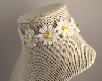 Embroidered daisy choker necklace | Daisy choker | Floral choker | Daisy necklace | Cute choker